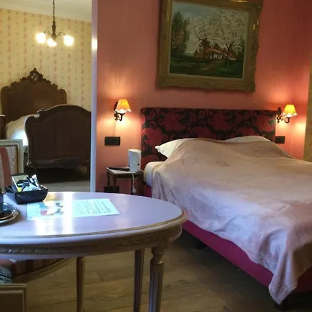 ホテル L'auberge Beauraing